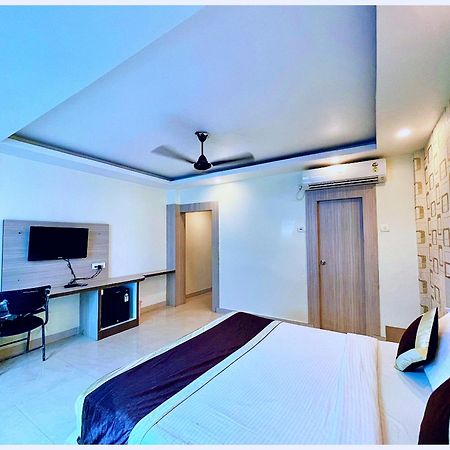 Hotel Aparna Grand Near Ram Janam Bhoomi And Temple - Fully Air Conditioned - Free Wifi Available - Best Budget Hotel In Ayodhya Екстер'єр фото